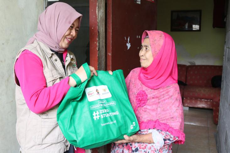 Di bulan Januari 2024 ini, BAZNAS menyalurkan 10.000 Paket Sembako untuk Kaum Duafa (dok. Unilever Indonesia)