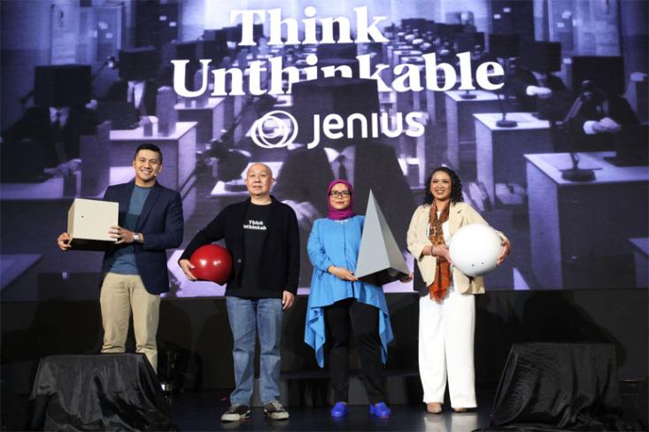 (kiri - kanan) Marvin Sulistio, Irwan Tisnabudi, Puty Puar, dan Maureen Hitipeuw dalam acara konferensi pers peluncuran kampanye Jenius Think Unthinkable di Jakarta, Rabu (31/01/24)