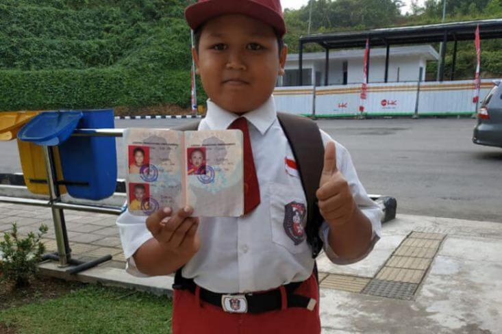 Meski tinggal di Malaysia, namun Nursaka memilih untuk bersekolah di Indonesia. Foto: Ist