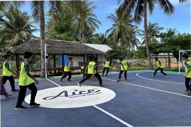 Lapangan serbaguna membantu anak-anak di pesantren agar bisa belajar dan bermain dengan nyaman. Foto: Ist