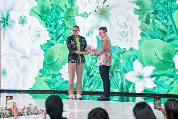 Ki-ka: Sandiaga Salahuddin Uno, Menparekraf RI dan Victor Yap, Commercial Director Zalora Indonesia. Foto: Ist