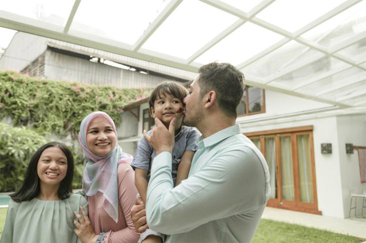 Manfaatkan solusi keuangan berbasis syariah untuk meraih berbagai manfaat maksimal sekaligus membawa ketenangan dalam keluarga. Foto: Ist