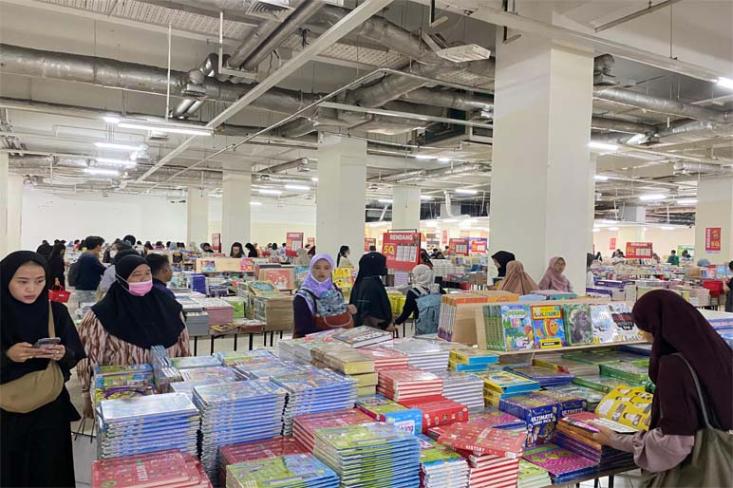 Persiapkan ragam bacaan jelang Ramadan, BBW memberikan ruang berburu buku Pekan Grosir di ITC Kuningan, Jakarta Selatan. Foto: Ist