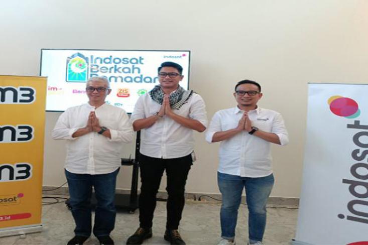 ki-ka: Hestiono Nugrahadi, Head of Sales IM3 Jakarta Raya, Shatya Framudia, Head of Region Jakarta Inner Indosat Ooredoo Hutchison dan Apri Sugiyanto, Head of Sales 3 Jakarta Raya 