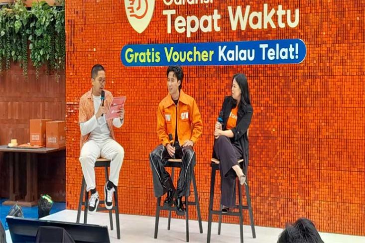 Ki-ka: MC, Vidi Aldiano, dan Monica Vionna-Director of Marketing Growth Shopee Indonesia. Foto: Novi