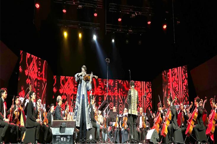 Konser  Symphony of Friendship dibawakan oleh Jakarta Concert Orchestra dan Batavia Madrigal Singers dengan bintang tamu pemain biola muda berbakat dari Austria, Julian Walder (Foto : Ist)