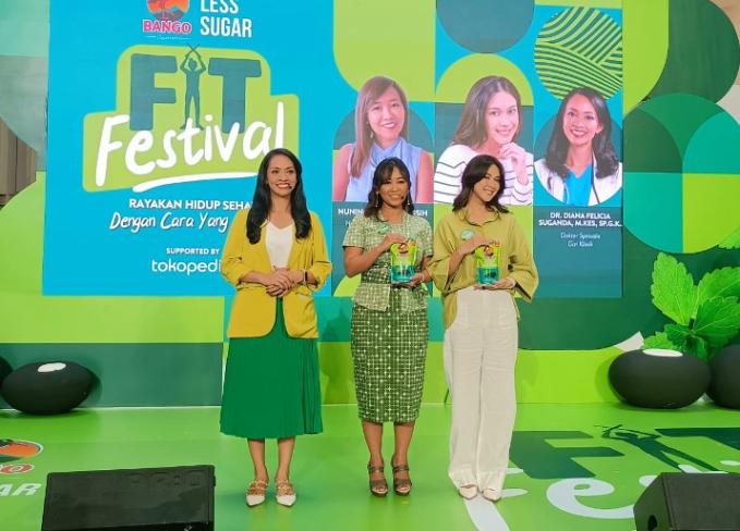 (ki-ka) dr. Diana Felicia Suganda, M.Kes, Sp.G.K, Nuning Wahyuningsih, Head of Marketing Nutrition Indonesia dan Nana Mirdad pada peluncuran Bango Less Sugar  (Foto: Efa) 
