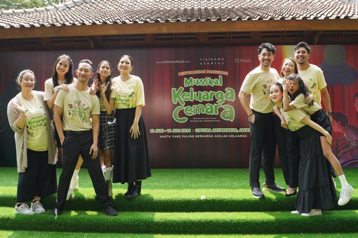 Para pemain Pertunjukan Musikal Keluarga Cemara (Foto: Ist)