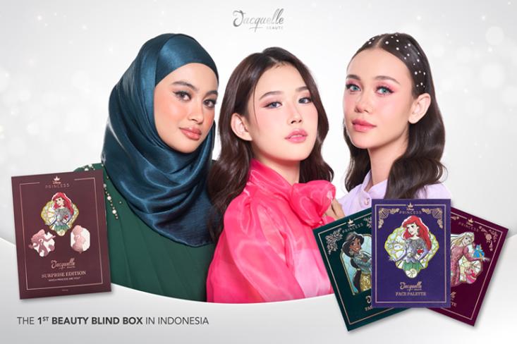 Jacquelle berkolaborasi dengan Disney menghadirkan koleksi Jacquelle Face Palette Disney Golden Princess Untold New World dengan konsep Blind Box Make up Set pertama di Indonesia (Foto: Ist)