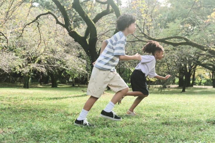 Dalam aktivitas kegiatan outdoor, siapkan pakaian yang nyaman koleksi Uniqlo Kids untuk menunjang keleluasaan bergerak (Foto : Ist)