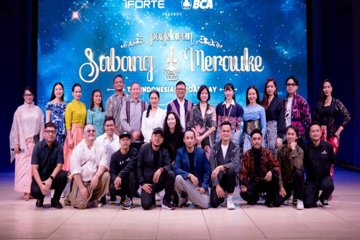 Sutradara, Koreografer, Konduktor, Penata Musik, Penata Busana dan Perwakilan Team Produksi Pagelaran Sabang Merauke The Indonesian Broadway 2024 (Foto : Ist)