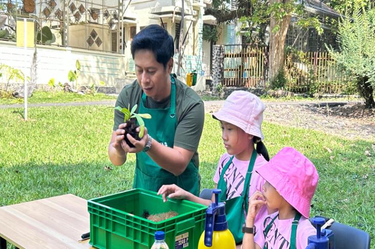 Kebun Raya Purwodadi membuat kelas edukasi kokedama untuk umum ( Foto : Ist)