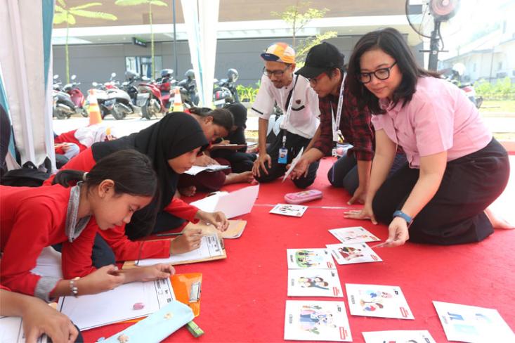 Kegiatan kelas menulis untuk mendorong literasi baca tulis anak-anak (Foto: Ist)