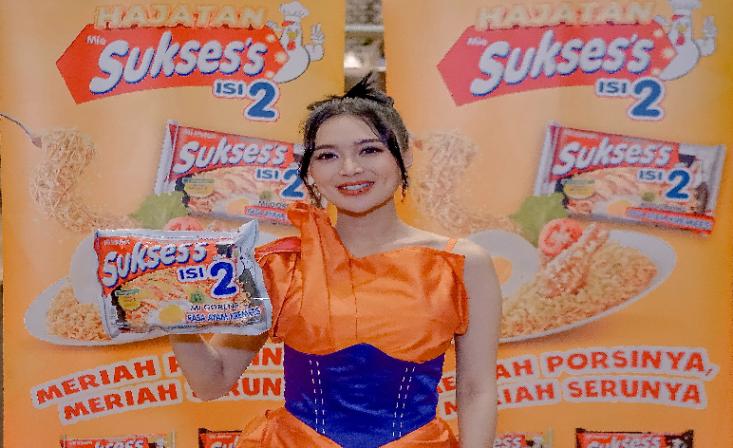 Wika Salim, selaku Brand Ambassador Mie Sukses’s Isi 2 saat berada dalam acara Hajatan Sukses’s (Foto: Ist)