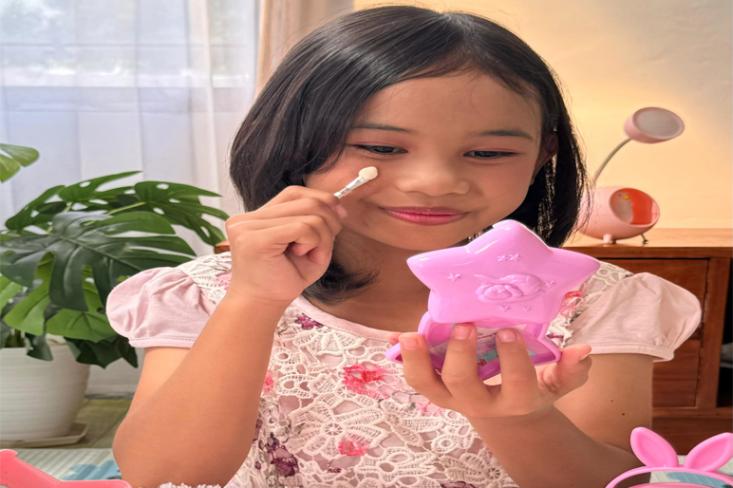 Amara Kids makeup khusus anak bisa membantu si kecil meningkatkan kreativitas dan stimulasi motorik (Foto : Ist)