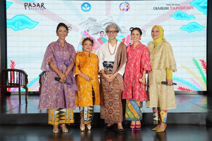 (ki-ka) Nina Taman, Rieka Roslan, Didiet Maulana, Andien dan Iga Mawarni dalam acara Kebaya Wicara - Kebaya Fest 2024 di Pos Bloc Jakarta (Foto: dok. Bakti Budaya Djarum Foundation) 