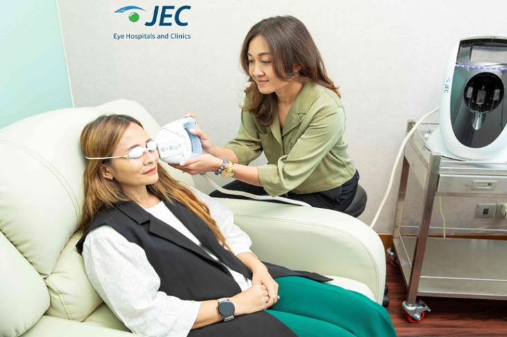 JEC memiliki solusi layanan terpadu mata kering: JEC Dry Eye Service. Diperkuat fasilitas yang lengkap dan teknologi modern, sentra ini menawarkan layanan menyeluruh bagi pasien mata kering (Foto : Dok. JEC)