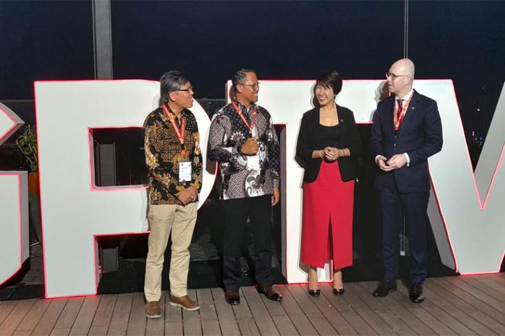 Ki-ka: Letran Silalahi (HR Director PT. Syngenta Seed Indonesia), Christian Bayu Putra (Director PT. Syngenta Seed Indonesia), Evelyn Kwek, dan Sebastian Goldmann (Regional General Manager of Indonesia & Timor Leste, Hilton). Foto: Novi