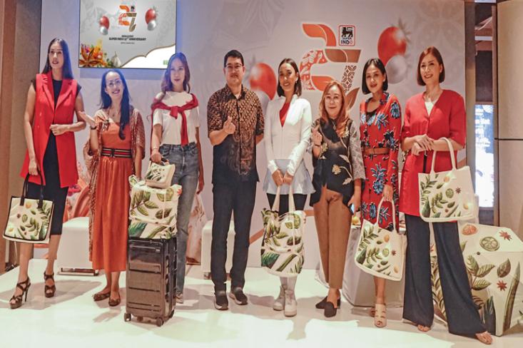 Di momen spesial ulang tahun ke-27, Super Indo juga telah menyiapkan spesial merchandise yang dirancang khusus bagi pelanggan setia yang diberi nama Kalyana Series. (Foto : Ist)