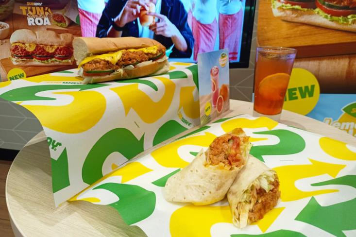 Sandwich Tuna Sambal Roa, menu baru dari Subway Indonesia (Foto: Efa)