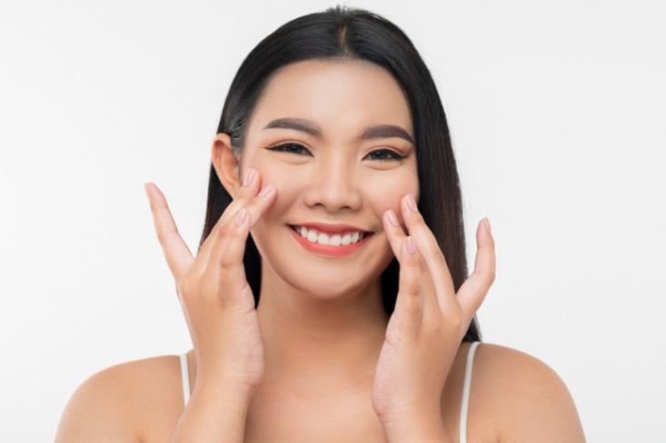 Wanita maupun pria Indonesia kini semakin peduli terhadap kesehatan kulit dan banyak di antara mereka lebih memilih untuk membeli produk skincare dari merek lokal (Ilustrasi foto by Freepik)