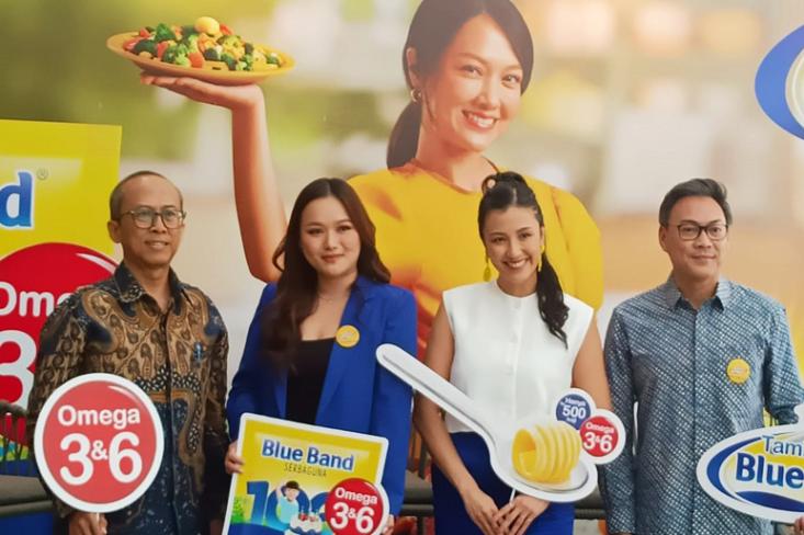 (Ki-ka) Prof. Dodik Briawan, MCN (IPB University), Metta Taslim (Senior Brand Manager BlueBand, Upfield Indonesia), Sharena Delon (Mom Influencer) dan Bernando Parademan (Marketing Manager Upfield Indonesia) Foto: Efa