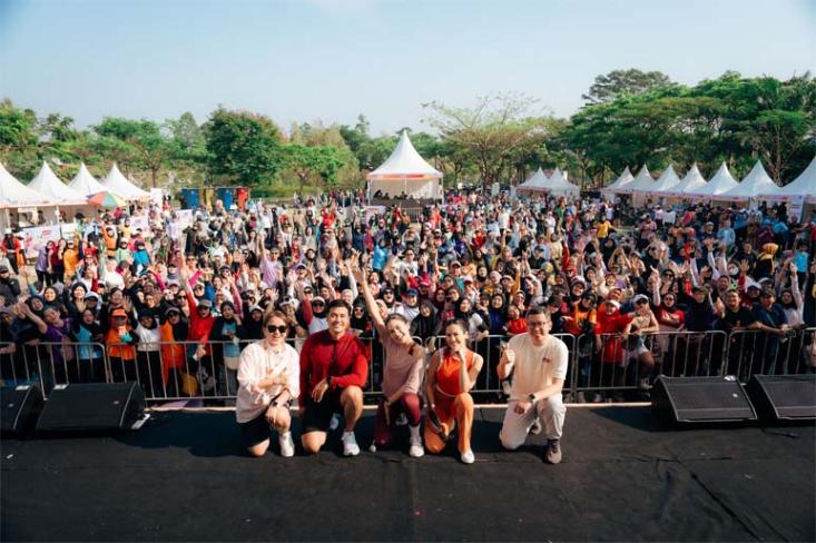 Keseruan Festival Fit and Health 2024 bersama Maudy, Chicco, dan Pevita. Foto: Ist