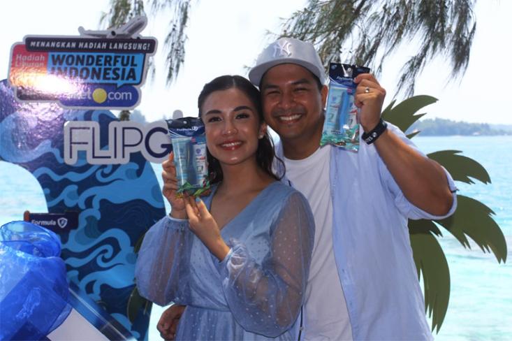 Chelsea Olivia dan Glenn Alinskie, Brand Ambassador FORMULA oral care dalam acara peringatan HKGN 2024 di Kepulauan Seribu (Foto: Ist)