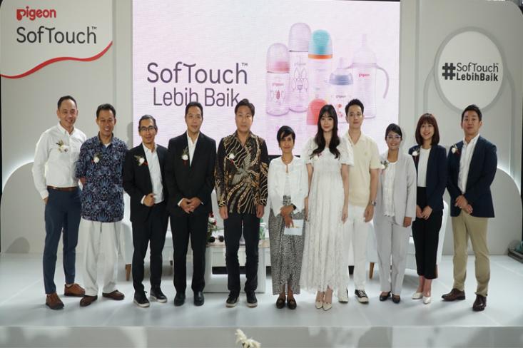 Pigeon Luncurkan New SofTouch™ Nursing Bottle Biomass-PP Wide Neck yang Telah Teruji Klinis Memberikan Kenyamanan Seperti Menyusu ASI Secara Alami (Foto : Ist)