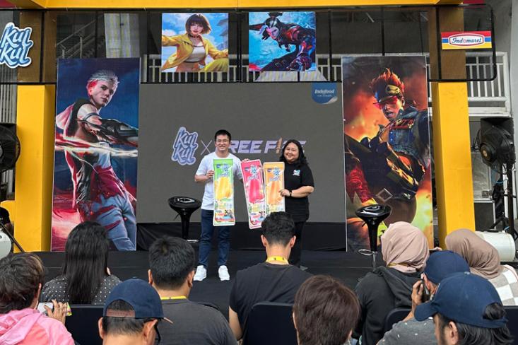 Christiandy Franciscus, Game Producer Free Fire Garena Indonesia bersama Leni Damayanty, Senior Brand Manager Indofood Ice Cream dalam Press Conference Indofood Ice Cream Kul Kul x Free Fire (Foto : Ist)