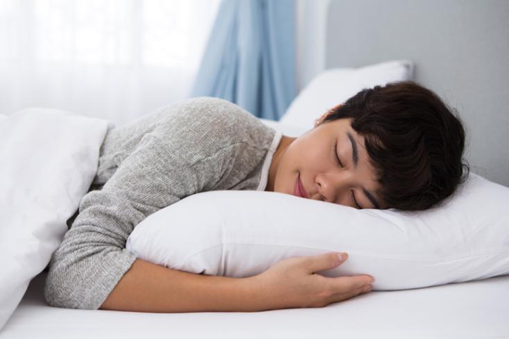 Tidur berkualitas sangat penting untuk kesehatan fisik dan mental, dan kasur yang berkualitas tinggi memegang peranan penting untuk mencapai hal itu (Ilustrasi: Freepik)
