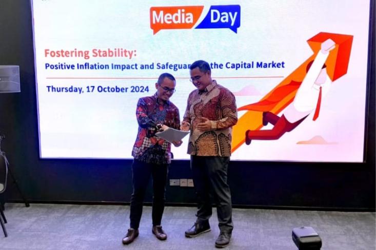 Ki-ka: Rully Arya Wisnubroto, Chief Economist & Head of Research Mirae Asset dan Prisa Ngadianto, Head of Retail Business Market Development Mirae Asset. Foto: Novi