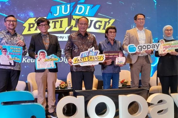 Diskusi Publik Perangi Judi Online menghadirkan Menkominfo dan Rhoma Irama (tengah) pada Kamis, 17 Oktober 2024 di Jakarta Pusat. Foto: Novi