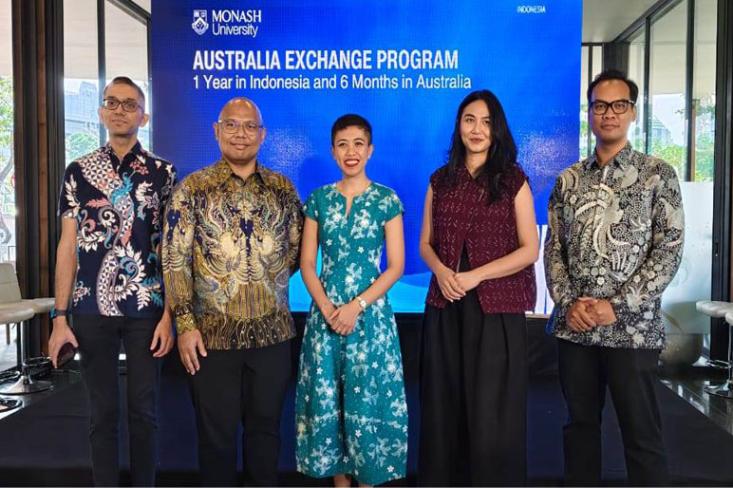 (ki-ka) Altaf Virani, Yessy Arnold Perangin Angin, Tantia Dian Permata Indah, Triana Hadiprawoto, Alyas Widita dalam acara konferensi pers peluncuran Australia Exhange Program oleh Monash University Indonesia, (Foto: Efa)