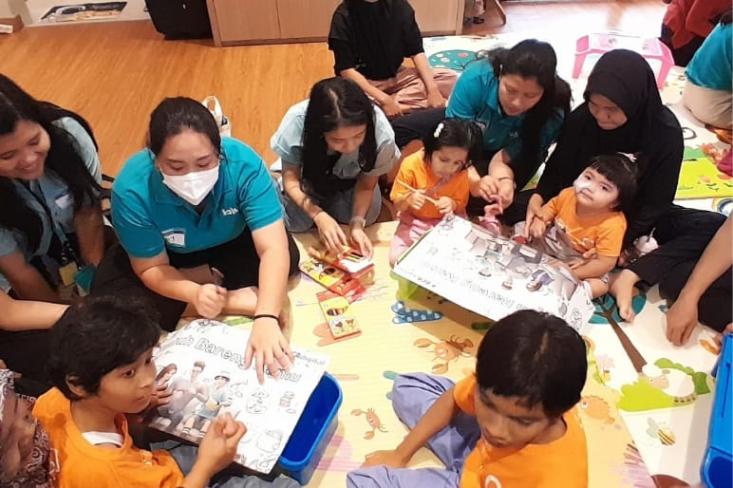 Dengan mewarnai, anak-anak diajak untuk mengekspresikan kreativitas dan imajinasi mereka. Foto: Novi