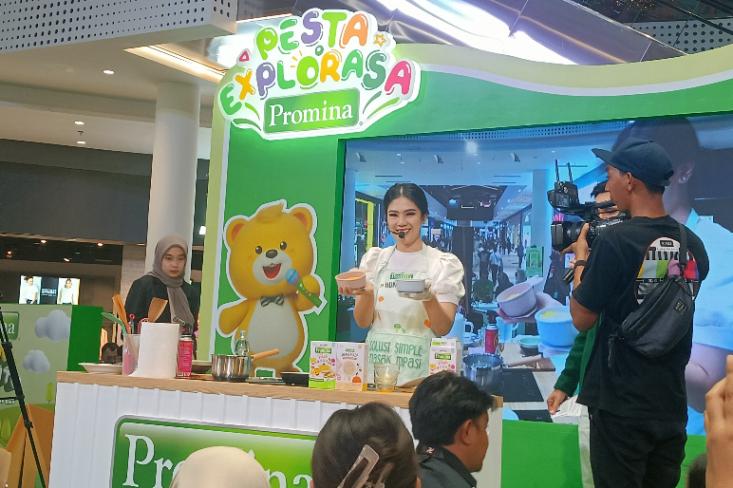 Salah satu aktivitas menarik di Pesta Eksplorasa Promina yakni Cooking Demo kreasi MPASI dengan Chef Devina yang digelar di Summarecon Mall Bandung, Sabtu, 28 Januari 2024 (Foto: Efa)