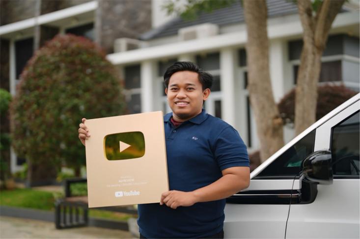 Sejak memanfaatkan YouTube Shopping Affiliates pada Oktober 2024 lalu, Ade Irwan berhasil menembus target penjualan dan meningkatkan penghasilannya hingga 6x lipat. Foto: Ist