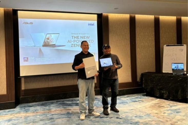 ASUS Zenbook 14 OLED, laptop AI OLED pertama dengan Intel Core Ultra (Series 2) terbaru. Foto: Novi