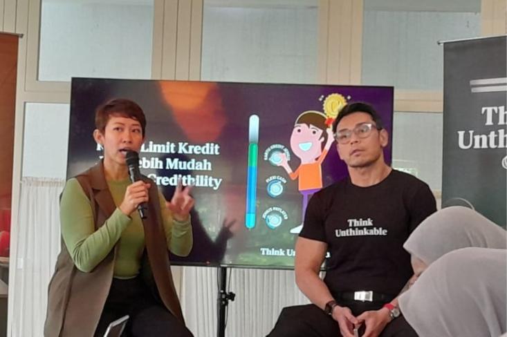 Ki-ka: Ully Safitri (Certified Financial Planner, CHRP, Consultant dari OneShildt Financial Independence) dan Febri Rusli (Digital Banking Product & Innovation Head SMBC Indonesia). Foto: Novi