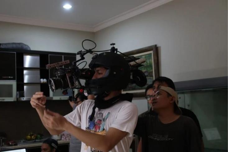 Penggunaan kamera helm dalam film adalah inovasi yang menarik dan efektif. Foto: Ist