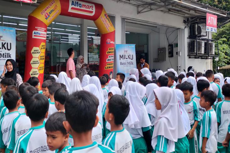 Program MILKU Edutrip Alfamart untuk mengedukasi anak-anak sekolah dasar (SD) tentang pentingnya bekal sehat dan seimbang (Foto: Ist)