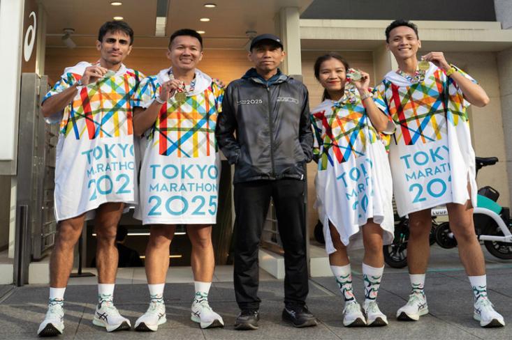 [Ki-Ka] Danar Guritno, Jasment, Coach Andriyanto, Glenda Vyona, dan Naufal Rahman Menjadi Pelari ASICS Indonesia dalam Tokyo Marathon 2025 (Foto : Ist)