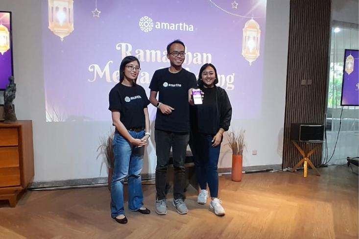 Ki-ka: Harumi Supit (PV Public Relations of Amartha), Gigih Rezki Septianto (Tim Zakat & Donasi Amartha), dan Katrina Inandia (Head of Impact and Sustainability Amartha). Foto: Novi
