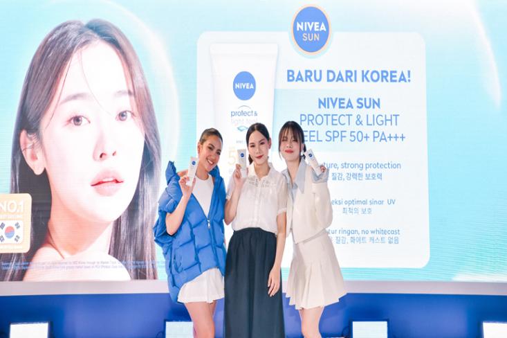 NIVEA Sun Protect & Light Feel SPF 50+ PA+++ memberikan perlindungan menyeluruh terhadap paparan sinar matahari dengan SPF 50+ yang efektif menangkal 98 persen sinar UVB hingga 8 jam (Foto : Ist)