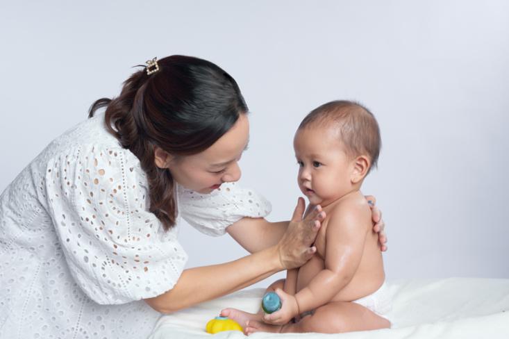 Loluna Baby Minyak Telon dibuat berdasarkan pengalaman dan insight dapat menjawab harapan keluarga Indonesia akan Telon Extra yang memberikan manfaat lengkap tanpa harus berkompromi (Foto : Ist)