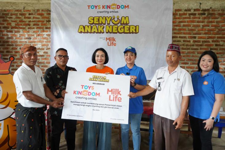 Dukung tumbuh kembang anak dan mengurangi angka stunting di Indonesia, Toys Kingdom bersama MilkLife kembali melanjutkan rangkaian program Senyum Anak Negeri (Foto : Ist)