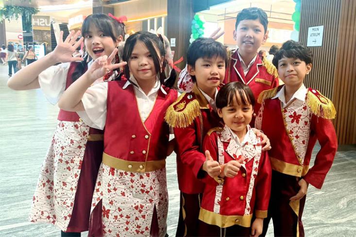 Kidos Band menggandeng Arrasya Bachtiar (penyanyi cilik putra Tasya Kamila) merilis lagu anak berjudul Aku Anak Indonesia ciptaan AT. Mahmud yang diaransemen ulang menjadi lebih segar dan dengan semangat cinta lingkungan (Foto: Efa)