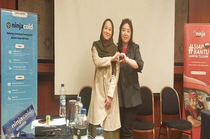 (ki-ka) Aghnia, perwakilan Digi Herba Nusantara (DGN) dan Jocelyn Halim, Head of Sales Ninja Cold dalam acara media gathering peringatan Hari Jamu Nasional bersama Ninja Xpress, 27 Mei 2025 (Foto: Efa)