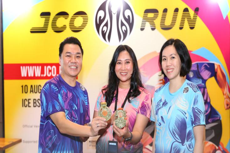 Mengusung tema “Mulai Sehatmu, Cerita Serumu”, JCO Run menjadi momentum bagi masyarakat untuk mengambil langkah kecil menuju hidup sehat (Foto : Ist)