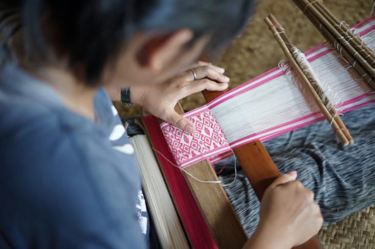 Proses pembuatan Tenun ikat khas Dayak Iban dari Kapuas Hulu, Kalimantan Barat (Foto: dok. Mahakarya Tenun)